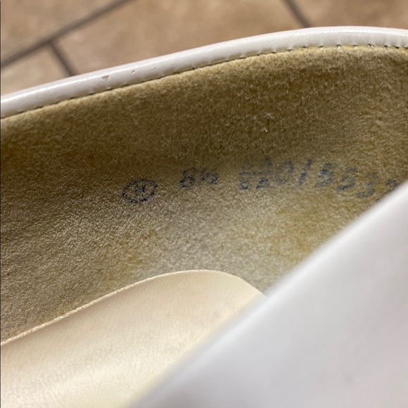 Vintage Pump Heels Size8? White with Metallic Bow - Picture 10 of 15